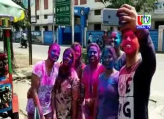 ବ୍ରହ୍ମପୁର ମହାନଗରରେ ପବିତ୍ର ହୋଲି ଉତ୍ସବ ଶାନ୍ତି ଶୃଙ୍ଖଳାର ସହ ପାଳିତ, କରୋନା ଭୂତାଣୁ ଭୟ ଯୋଗୁଁ ହୋଲି ଖେଳ ସାମାନ୍ୟ ଫିକା ।