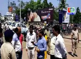ବ୍ରହ୍ମପୁର ରେଳ ଷ୍ଟେସନ୍ରେ କରୋନା ଭୂତାଣୁ ସମ୍ପର୍କରେ ସଚେତନତା ପାଇଁ ଗଂଜାମ ଜିଲ୍ଲାପାଳଙ୍କ ଉଦ୍ୟମ ଆରମ୍ଭ ।